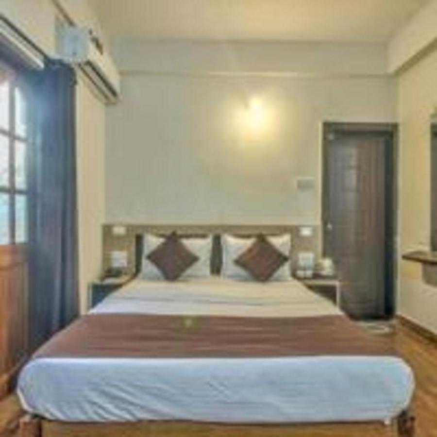 Baga Beach Paradise Hotell Exteriör bild